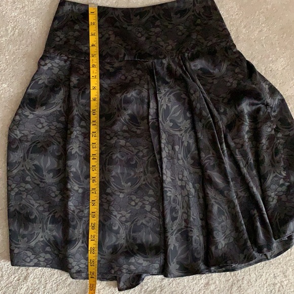 The Limited Skirt - Picture 4 of 8